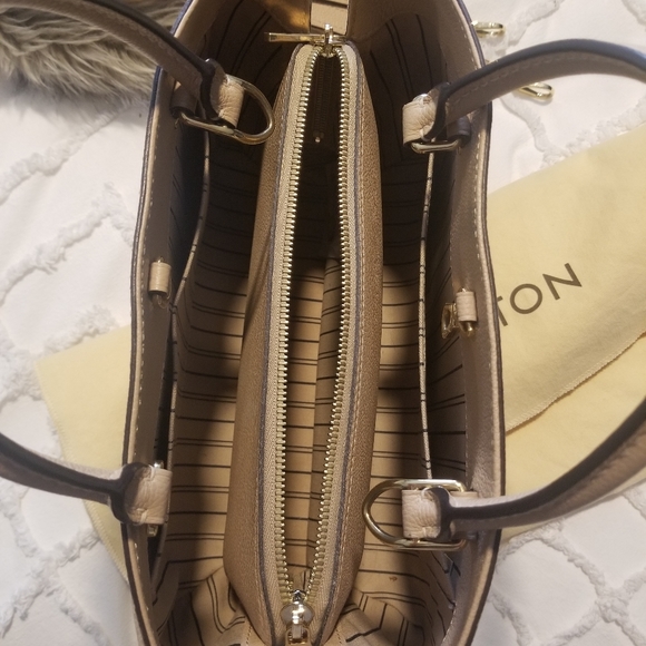 SOLD 2️⃣2️⃣5️⃣0️⃣ LV Montaigne Emprinte MM - Picture 8 of 13